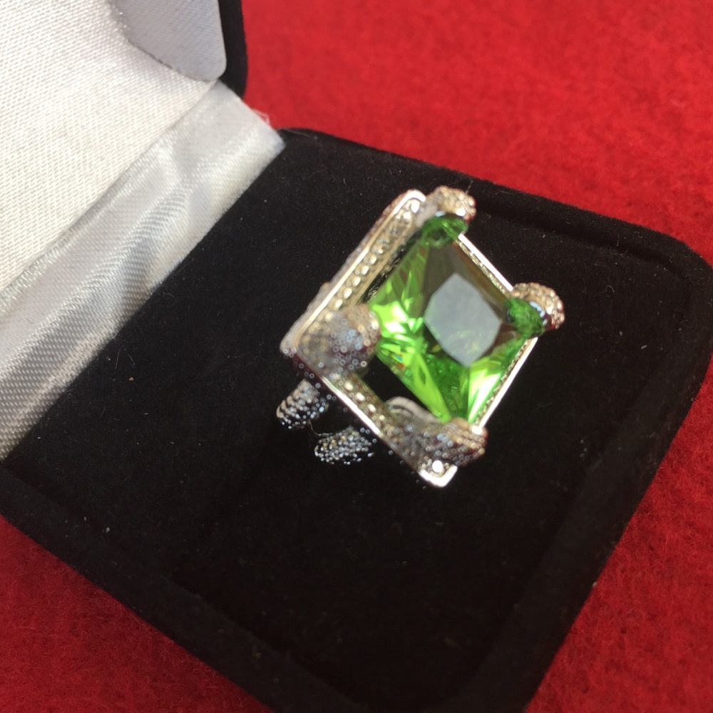 Zircon green stone silver ring
